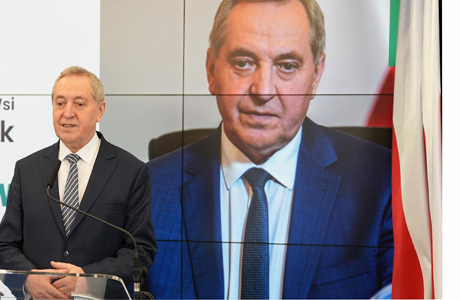 Minister Kowalczyk: Premier nie pojedzie do rolników