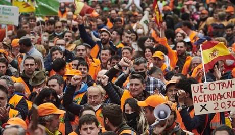 Świat: Protest rolników w centrum Madrytu. 